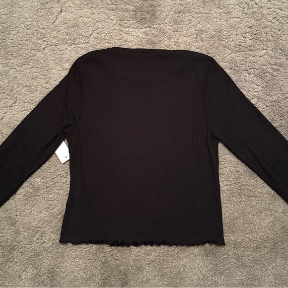 Live In The Moment Size Large Black Top With Scalloped Edges - Picture 2 of 8